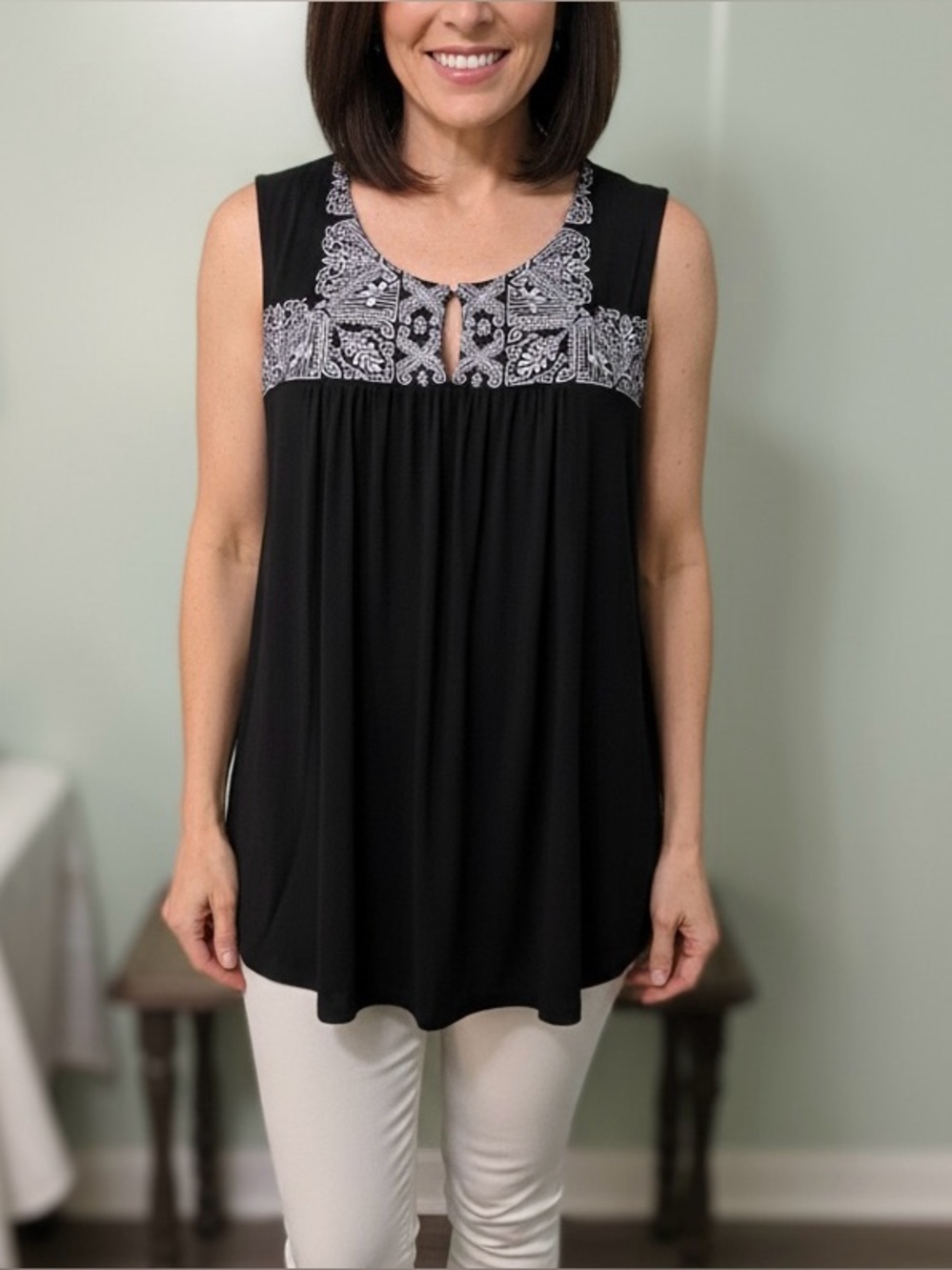 Adrianna Papell Black Sleeveless Embroidered Yoke Tunic size 1X viscose